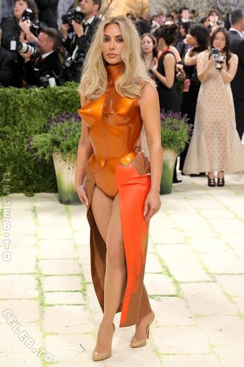 Kim kardashian 1 page 2 image
