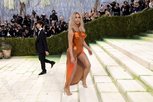 Kim kardashian 1 image