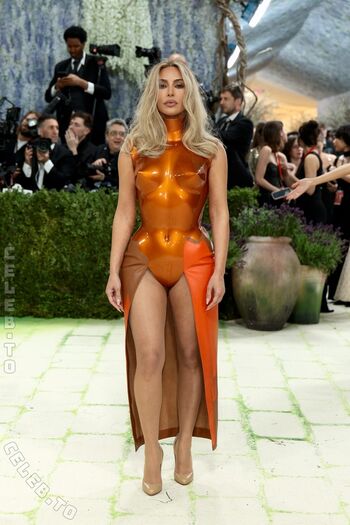 Kim kardashian 1 image