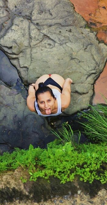 Kimkarinacroficial image