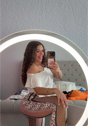 Kinziecakesz page 2 image