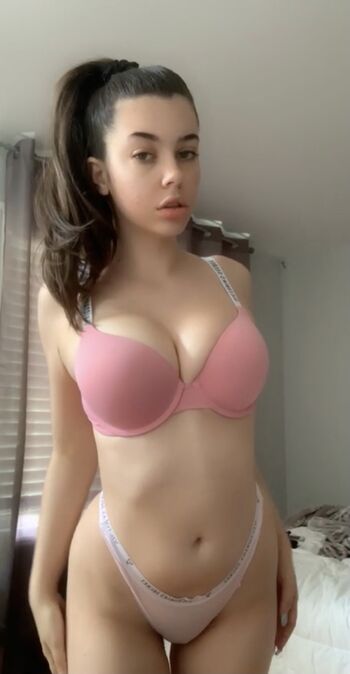 Kissfromlarissa image