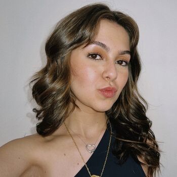 Klara castanho image