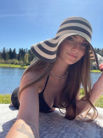 Klara cechova image