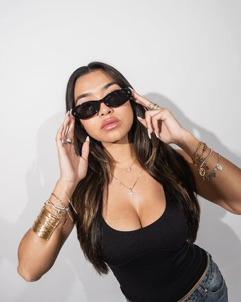 Krischelle delgado image