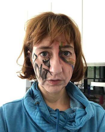 Kristen schaal image