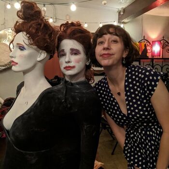 Kristen schaal image