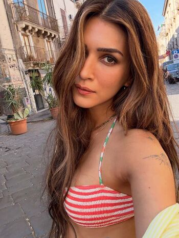 Kriti sanon image