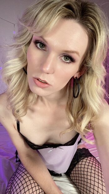 Kylie boudoir 1 image