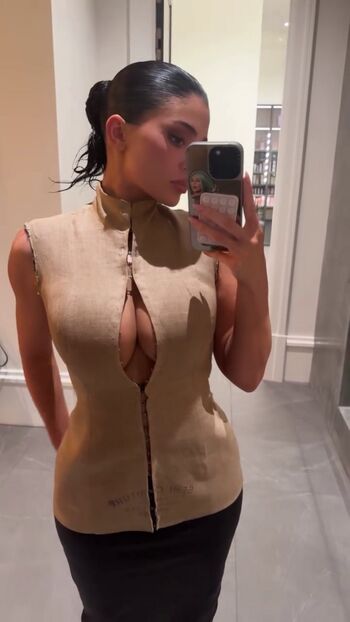 Kylie jenner 1 page 18 image