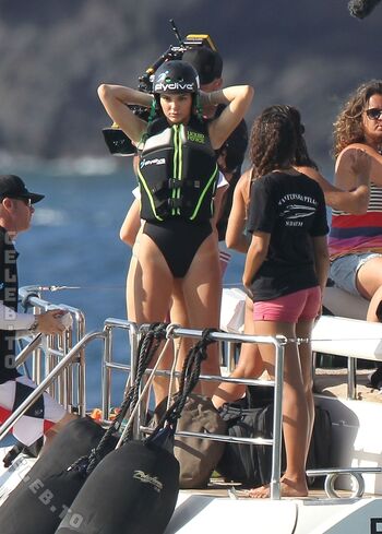 Kylie jenner 1 page 7 image