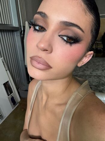 Kylie jenner 1 page 5 image
