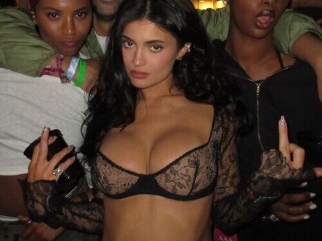Kylie jenner 1 page 2 image