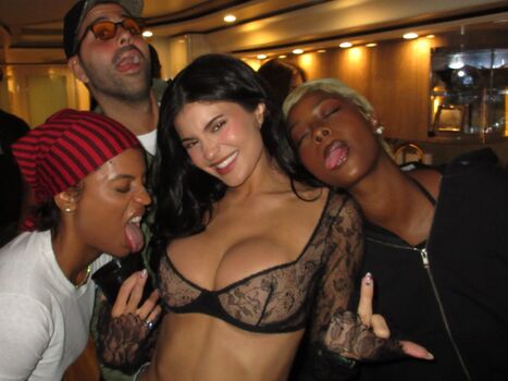 Kylie jenner 1 page 2 image