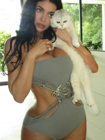 Kylie jenner 1 image