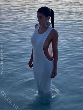 Kylie jenner 1 page 5 image
