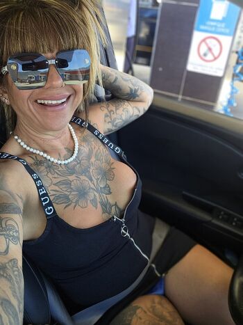 La dama tatuada image