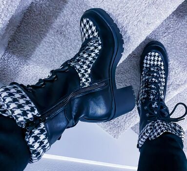La plebe boots image