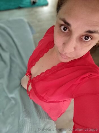 Ladyaria hot image