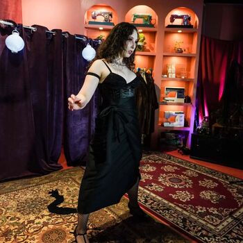 Ladycamilia image