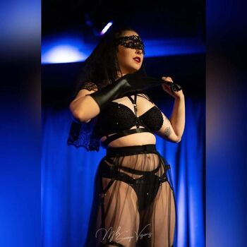 Ladycamilia image