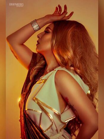 Ladycamilia image
