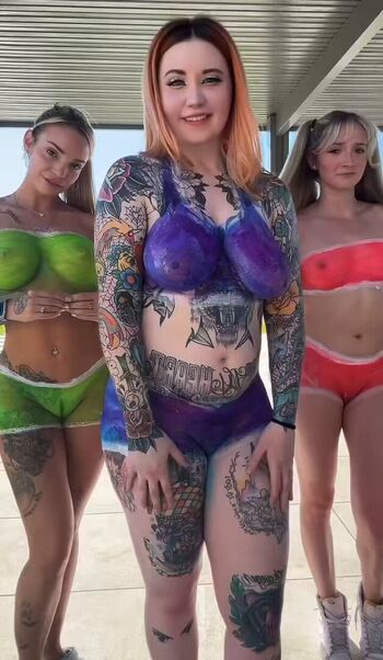 Laina bearrknee image