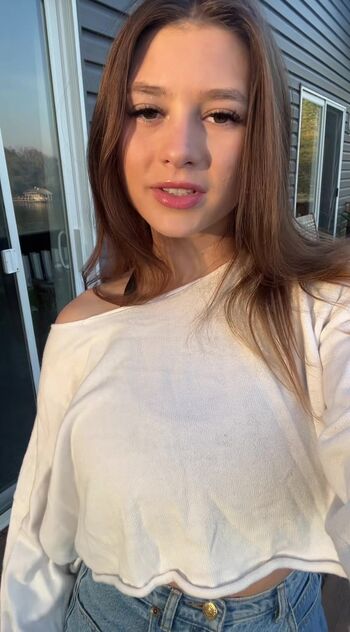 Lainie koscinski image