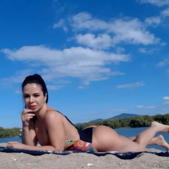Lara brunnquell image