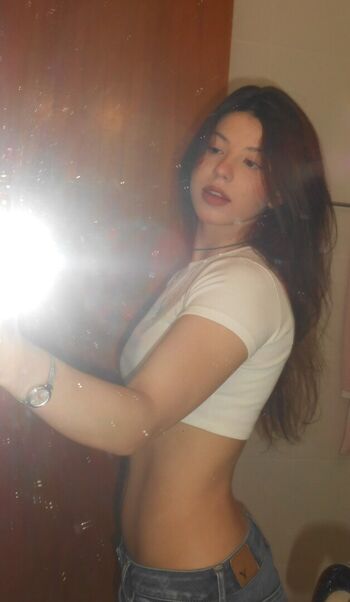Lara lobo image