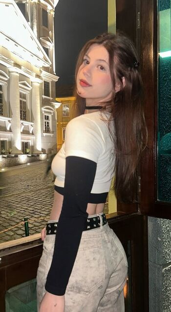 Lara lobo image