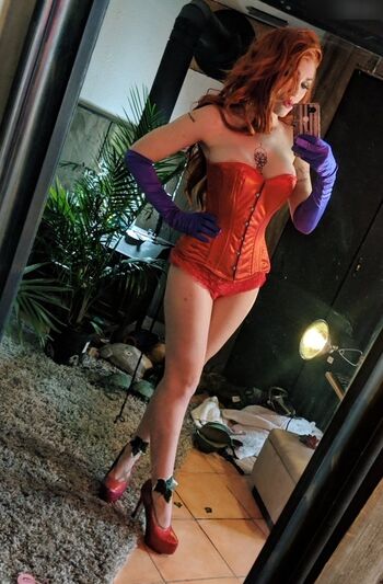 Lara loxley image