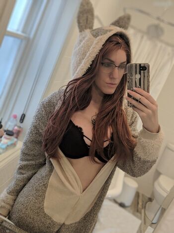 Lara loxley image