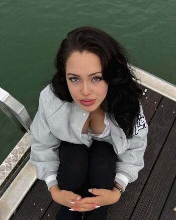 Lara stxx image
