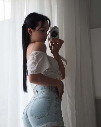 Lara stxx image
