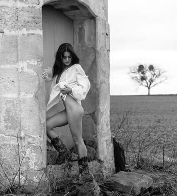 Lara valentina mountain image