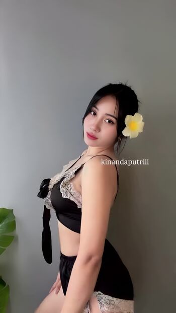 Laras Kinanda Putri