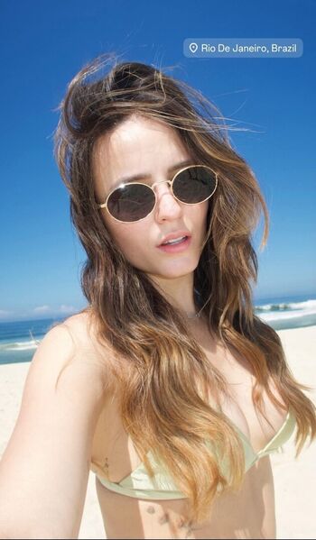 Larissa manoela page 4 image