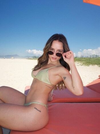 Larissa manoela page 3 image