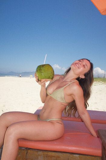 Larissa manoela page 3 image
