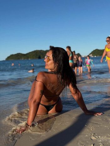 Larissa riquelme page 6 image