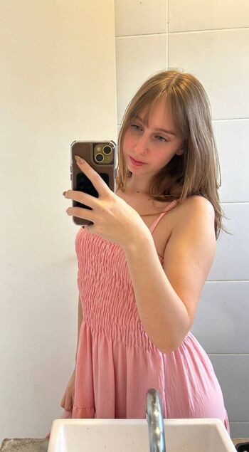 Larissa schinider image