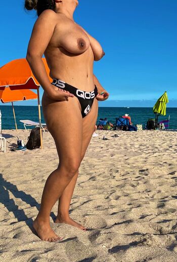 Latinhotwife39 image