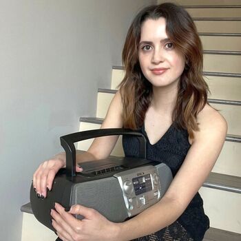 Laura marano image
