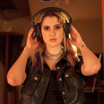 Laura marano image
