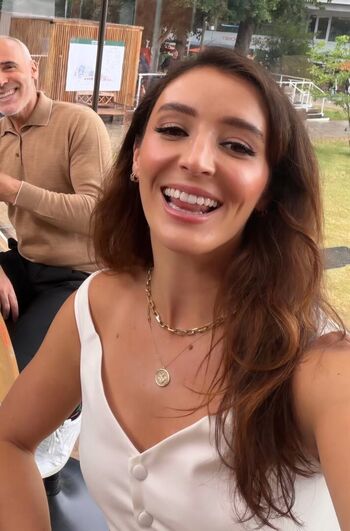 Laura robson image
