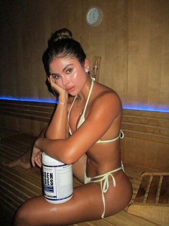 Laura sanchez image