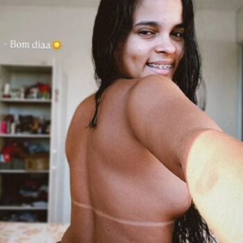 Laura santos image