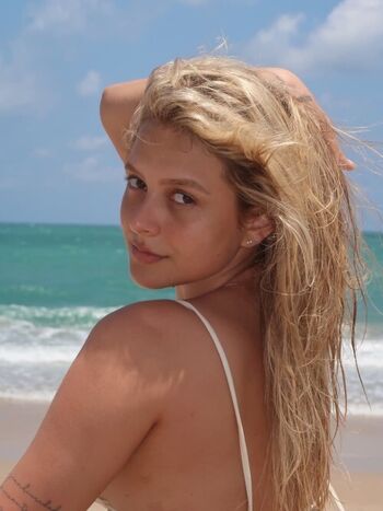 Laura schadeck image