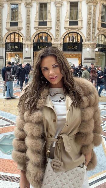 Laura vargov image